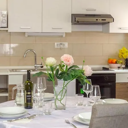 2 Bedroom Awesome In شقة زادار