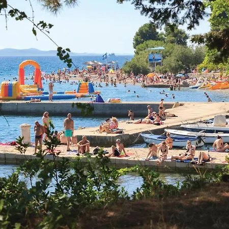 2 Bedroom Awesome In Appartamento Zara