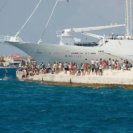 2 Bedroom Awesome In *